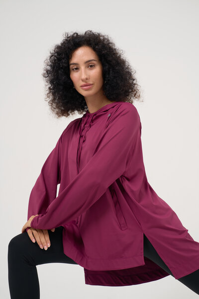 قميص التوت الزهري مع هودي